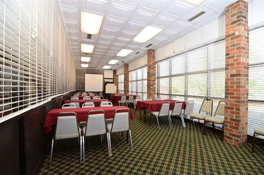 Clarion Pointe Bloomington-Normal Near I-55 And University Bisnis foto