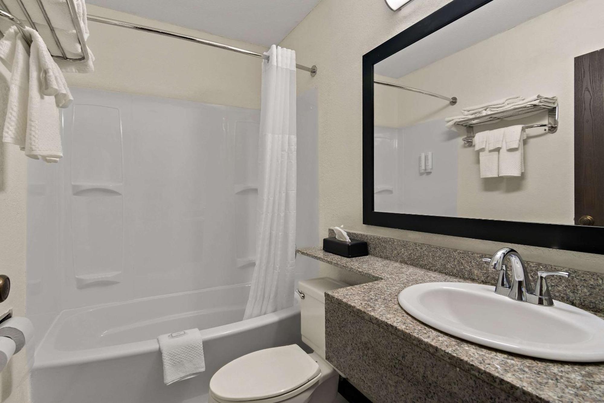 Clarion Pointe Bloomington-Normal Near I-55 And University Bagian luar foto