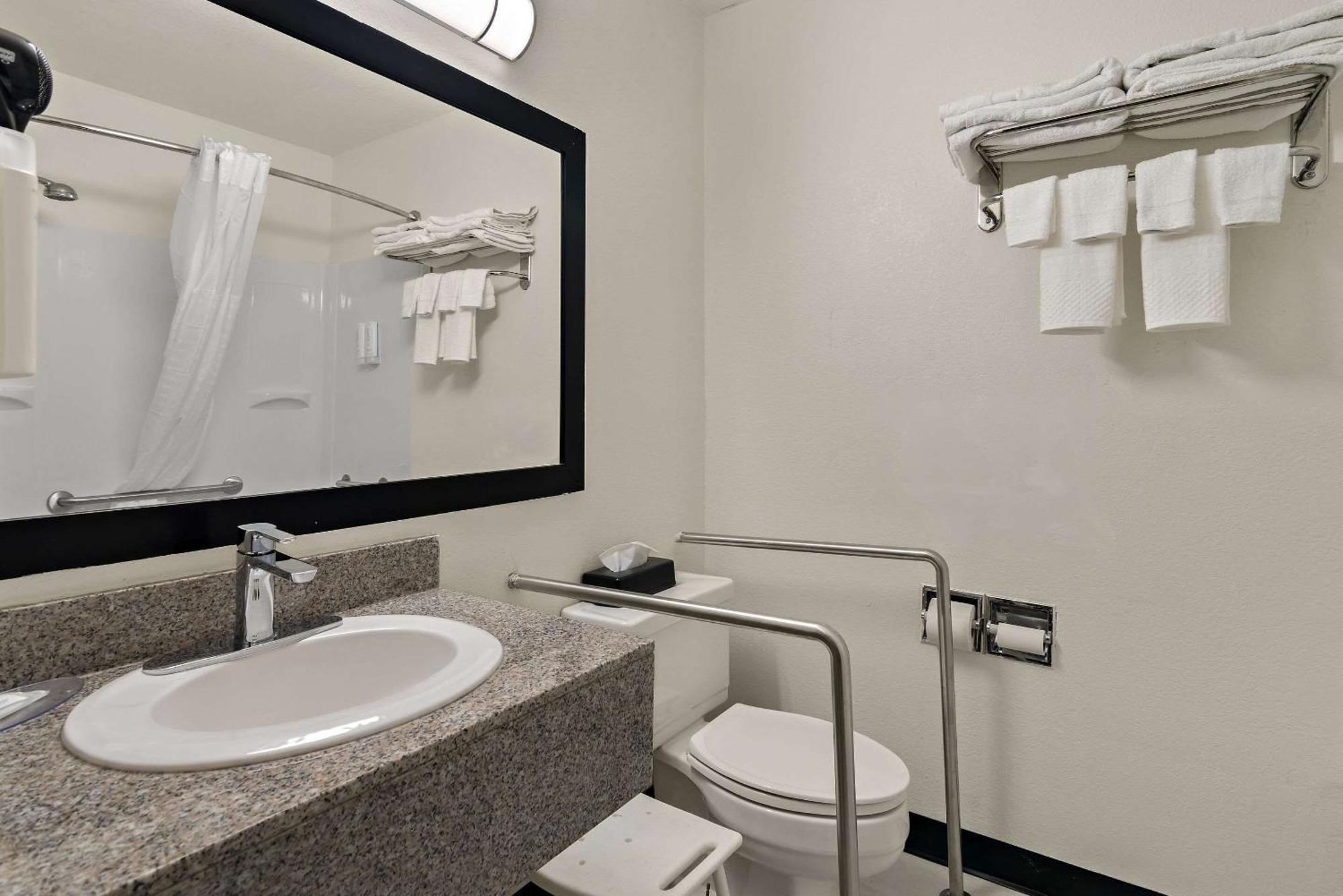 Clarion Pointe Bloomington-Normal Near I-55 And University Bagian luar foto