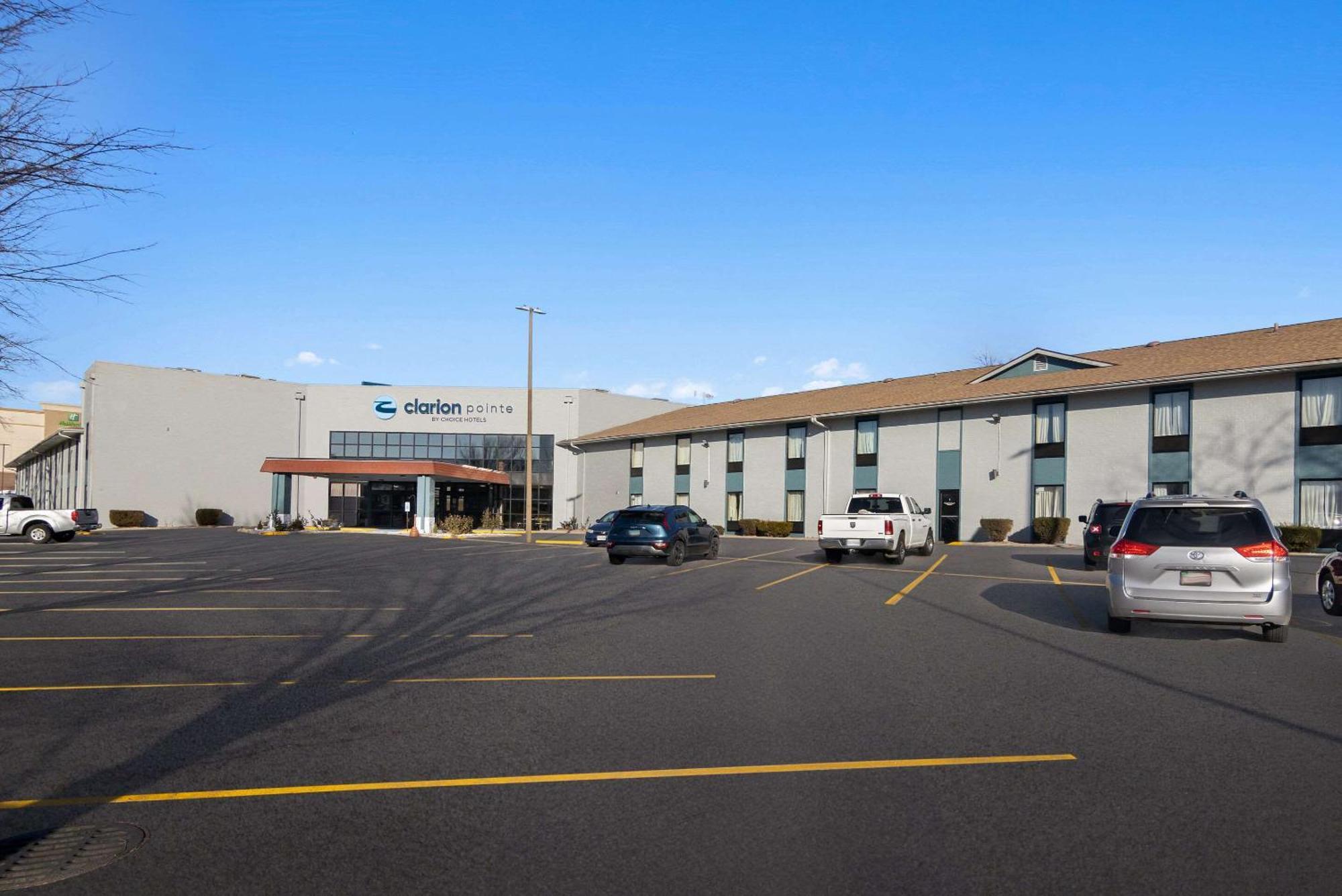 Clarion Pointe Bloomington-Normal Near I-55 And University Bagian luar foto