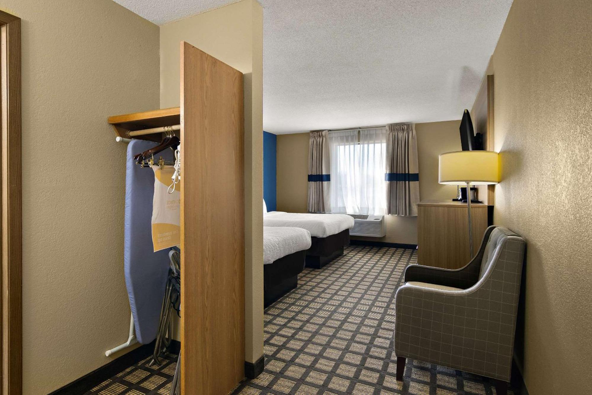 Clarion Pointe Bloomington-Normal Near I-55 And University Bagian luar foto